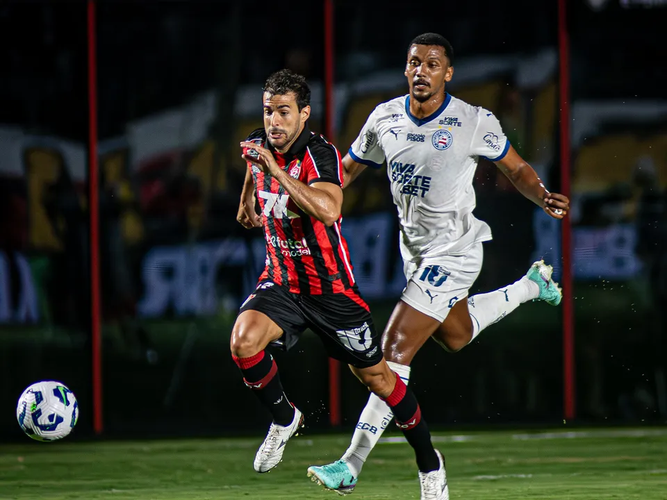 Raúl Cáceres e Rezende no clássico Ba-Vi