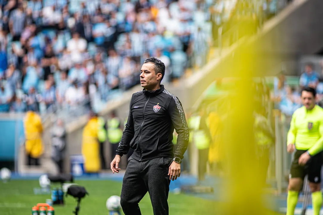 Jair Ventura, técnico do Vitória