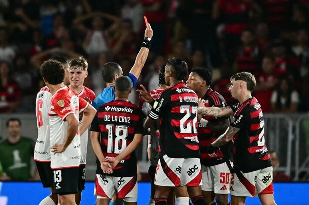 Atleta foi flagrado em evento após derrota do time