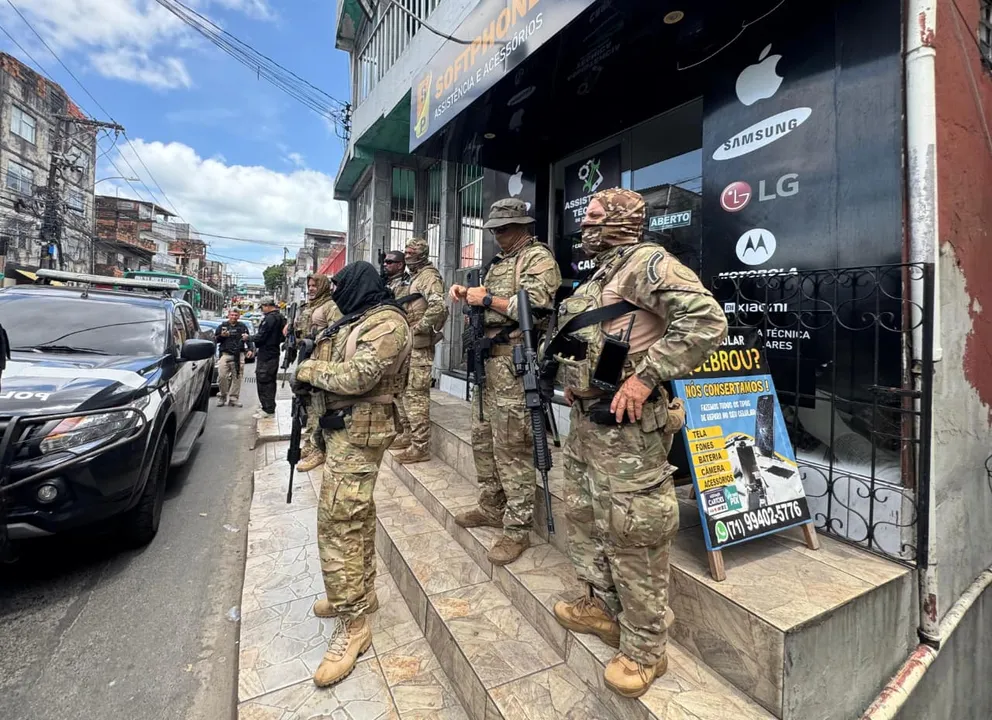 Polícia nas rua do bairro Capelinha de São Caetano
