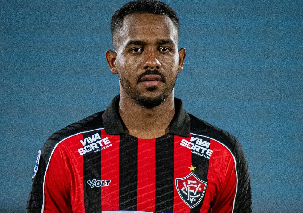 Edu, zagueiro do Vitória