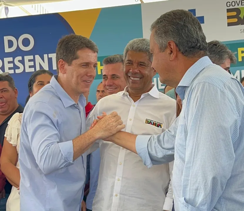 Zé Cocá e Rui Costa mostram sinais de aproximação.