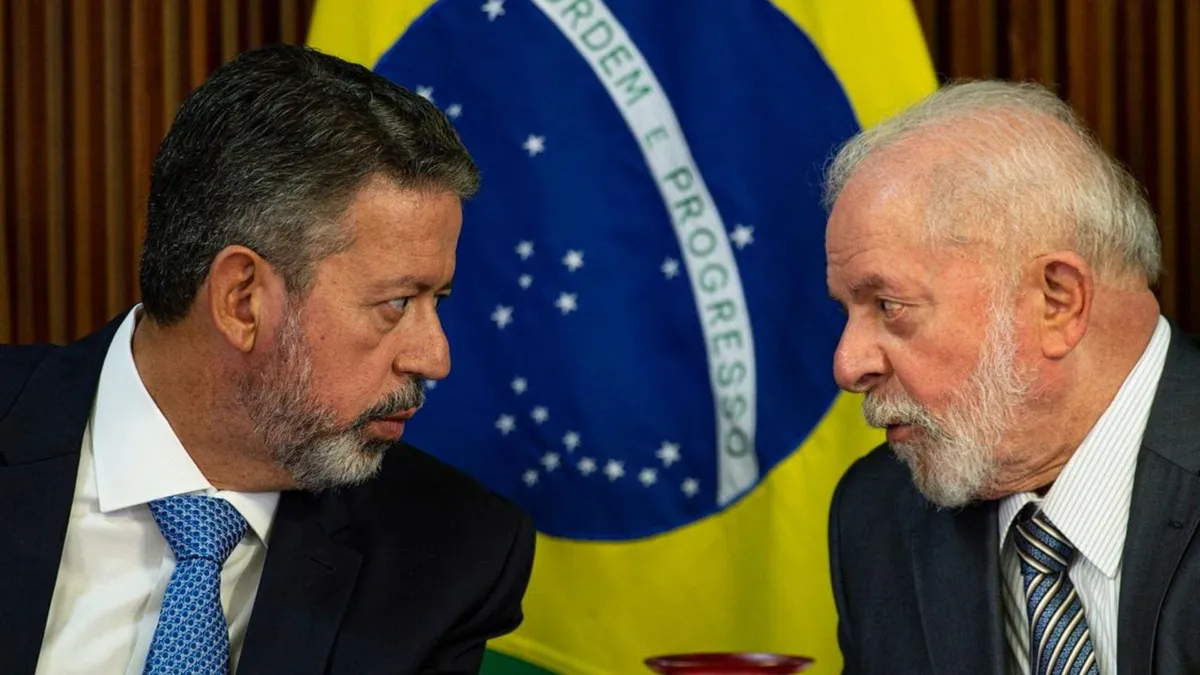 Arthur Lira ao lado do presidente Lula