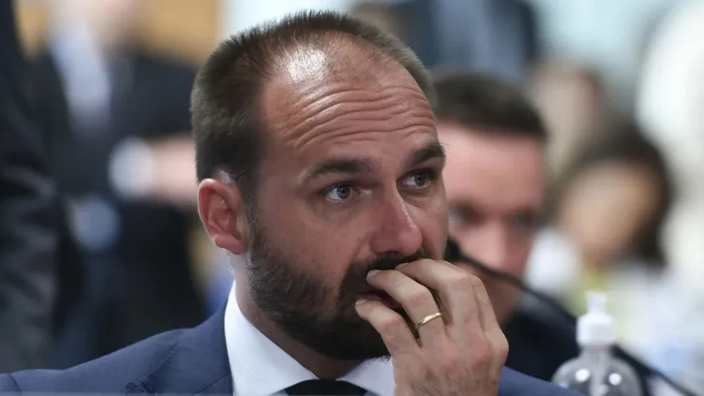 A licença oficial foi protocolada apenas em 20 de março, e, nesse período, ele não apresentou justificativas formais