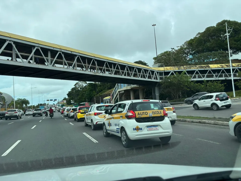 A mobilização iniciou na região de Itapuã e segue em direção ao centro