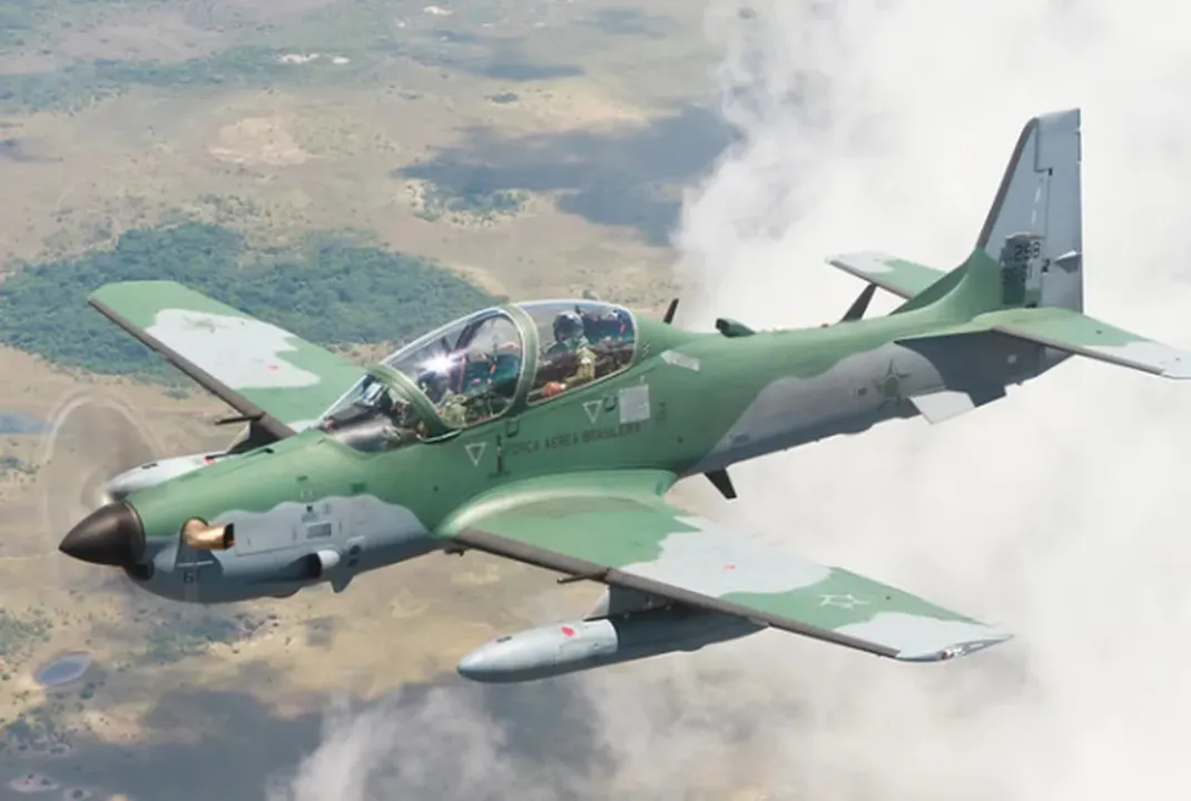 Caça A-29 Super Tucano foi utilizado para interceptar avião venezuelano