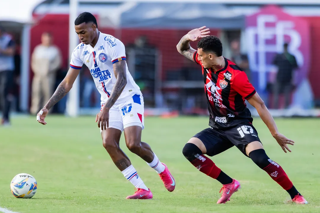 O Ba-Vi 504 coloca frente a frente times com objetivos opostos. Descubra como o desempenho irregular de Vitória no Barradão e Bahia fora de casa equilibra o clássico