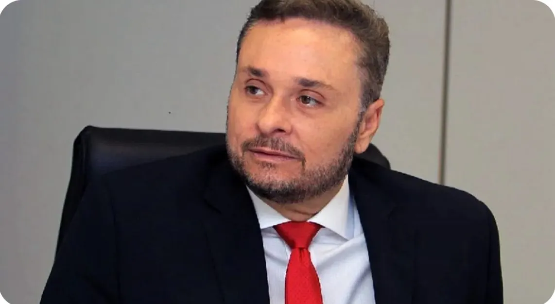 Manoel Vitório, secretário da Fazenda.