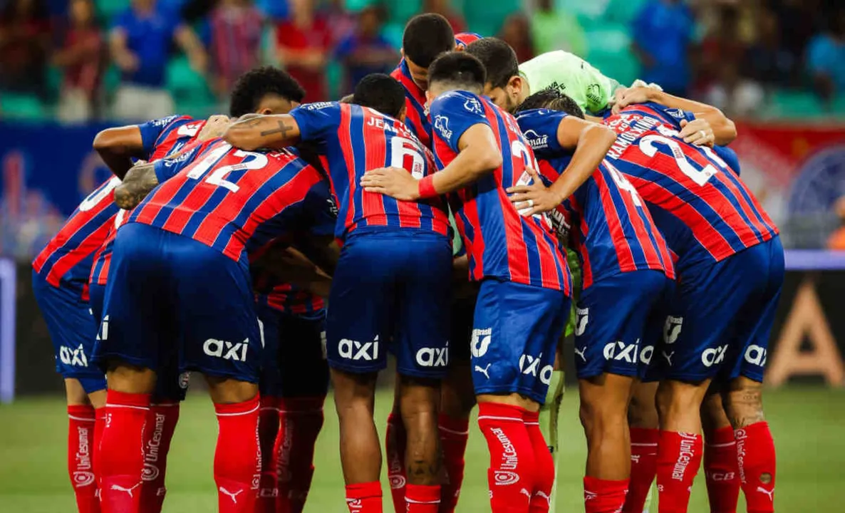 Jogadores em campo pelo Bahia