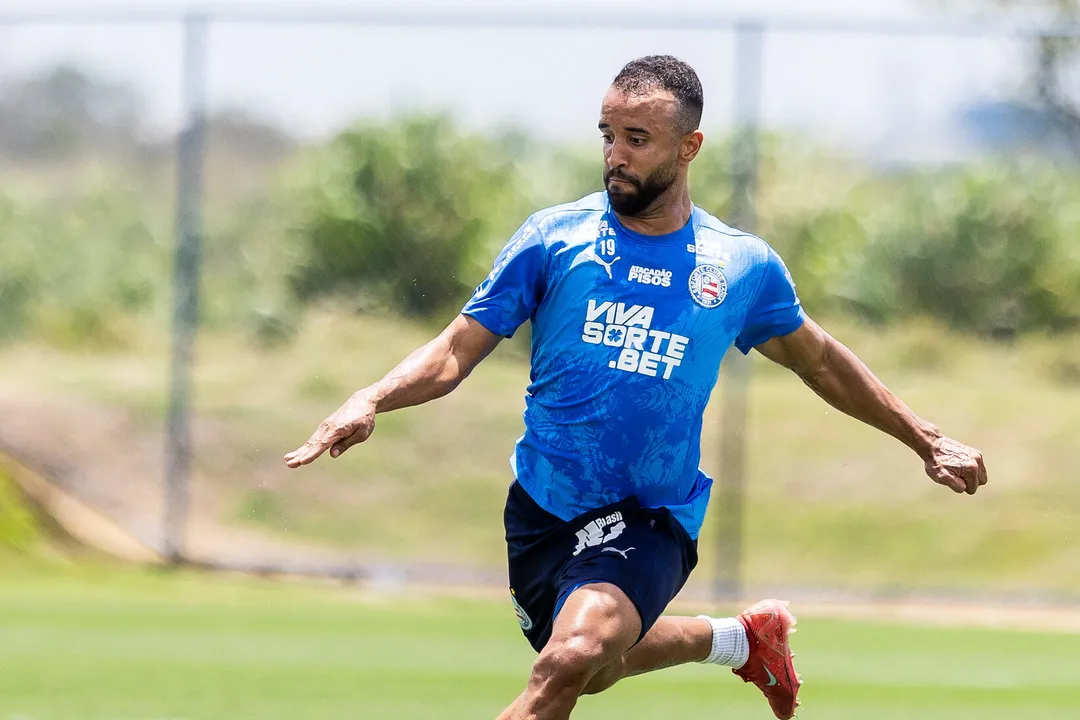 Caio Alexandre treina e pode reforçar Bahia contra o Internacional