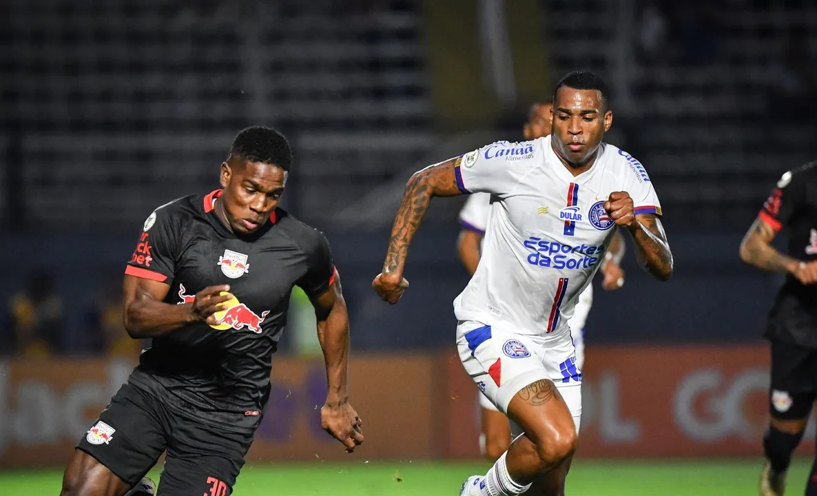 Jean Lucas em campo pelo Bahia contra o Bragantino