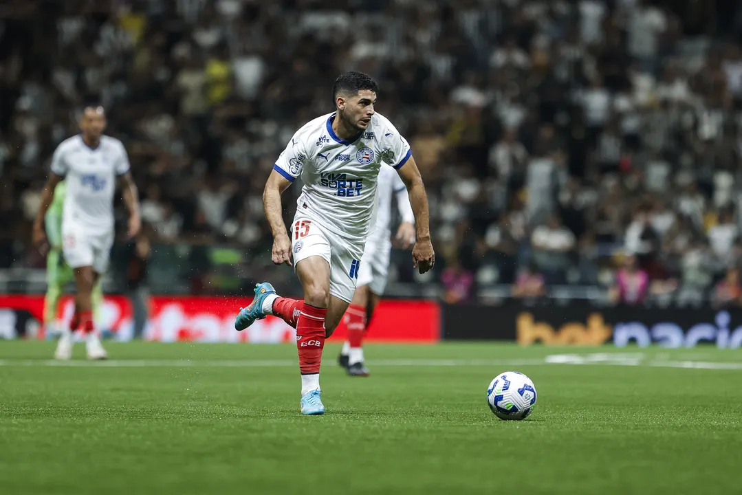 Após derrota para o Atlético-MG, Kanu e Michel Araújo dispararam contra a arbitragem e pediram mudanças urgentes na condução dos jogos do Brasileirão.