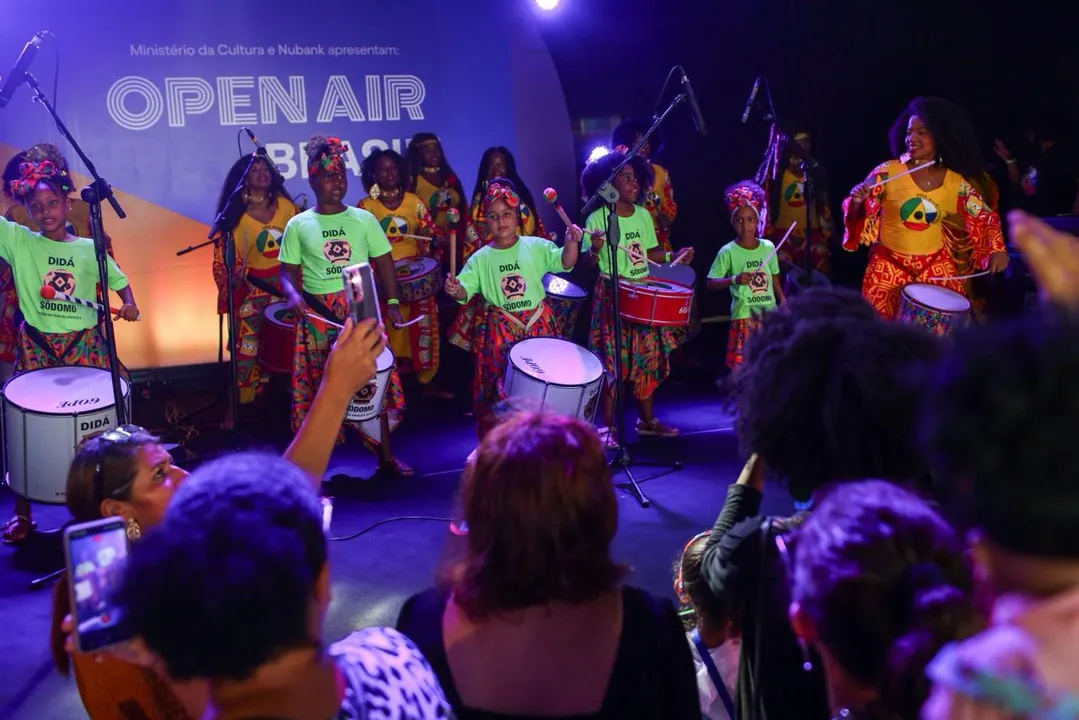 Apresnetação da banda Didá durante o Open Air