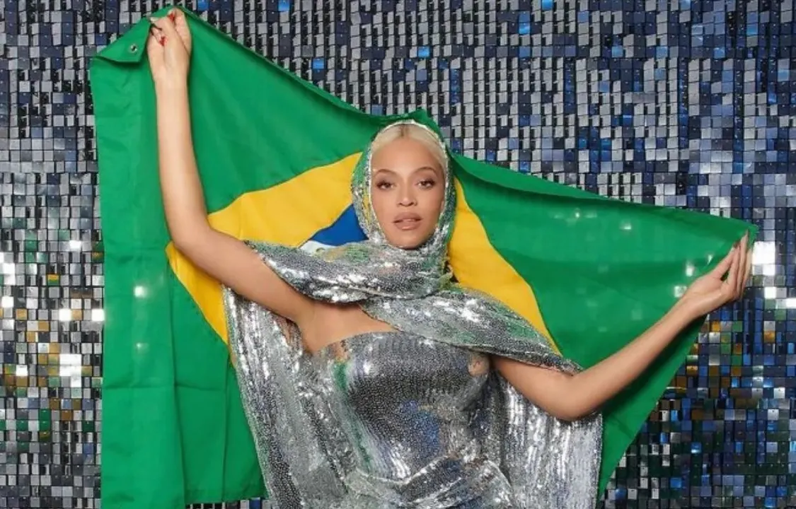 Beyoncé com a bandeira do Brasil