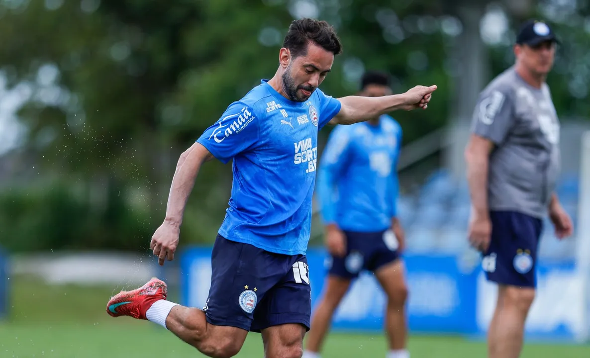 Everton Ribeiro em treinamento pelo Bahia