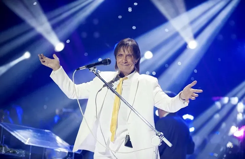 Cantor e compositor Roberto Carlos durante show (ilustração)