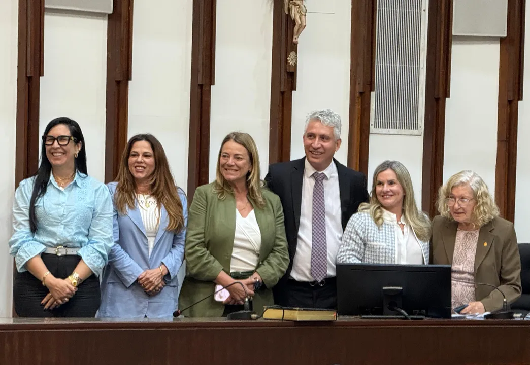Carballal, entre a deputada Fabíola Mansur e a presidente da Alba, Ivana Bastos. CBPM ganha mais protagonismo.