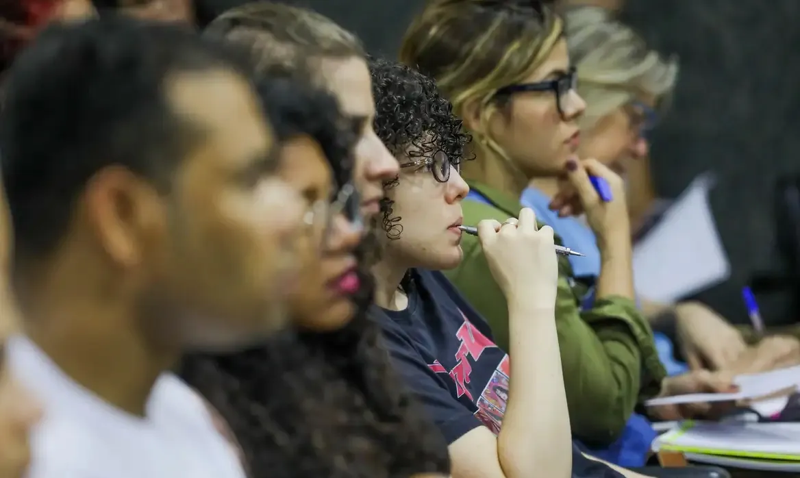 Neste ano, estão sendo oferecidas 3.652 vagas para cargos de nível médio e superior