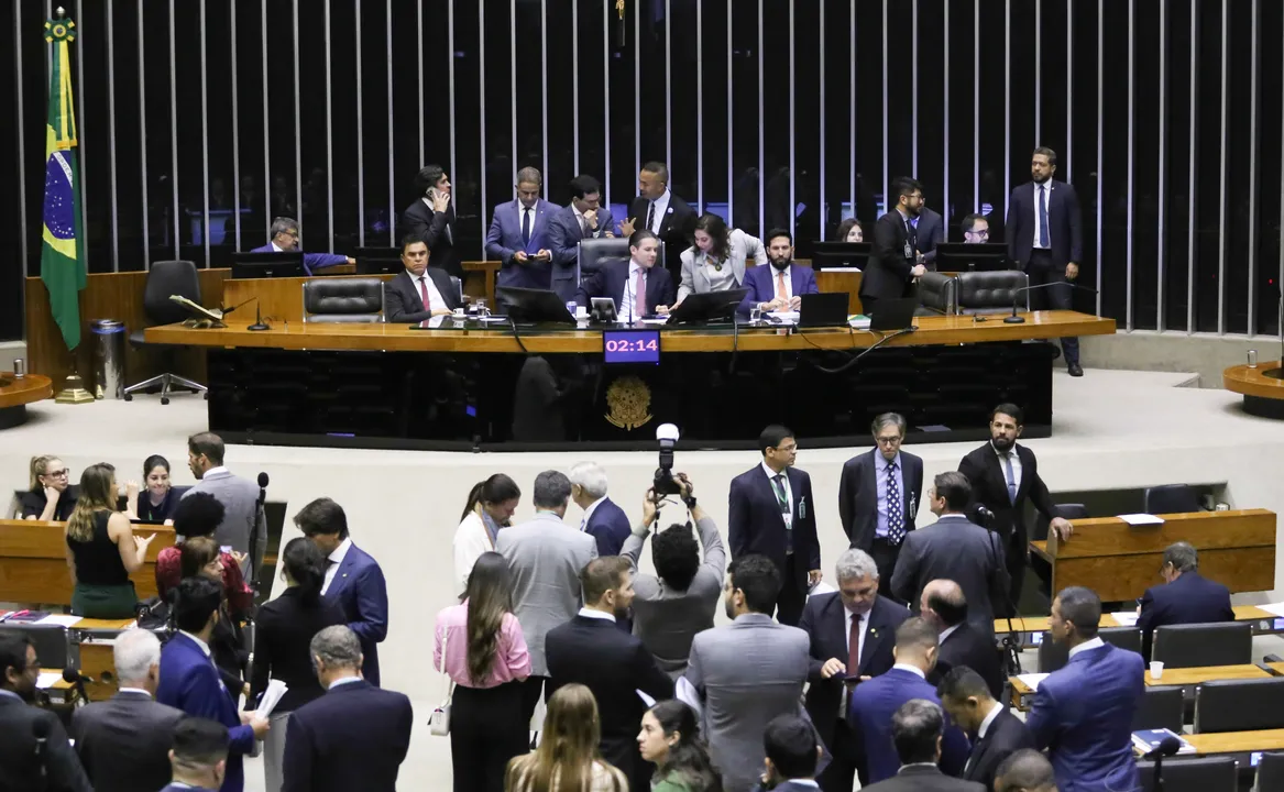 Texto foi aprovado com 377 votos favoráveis e 50 contrários.