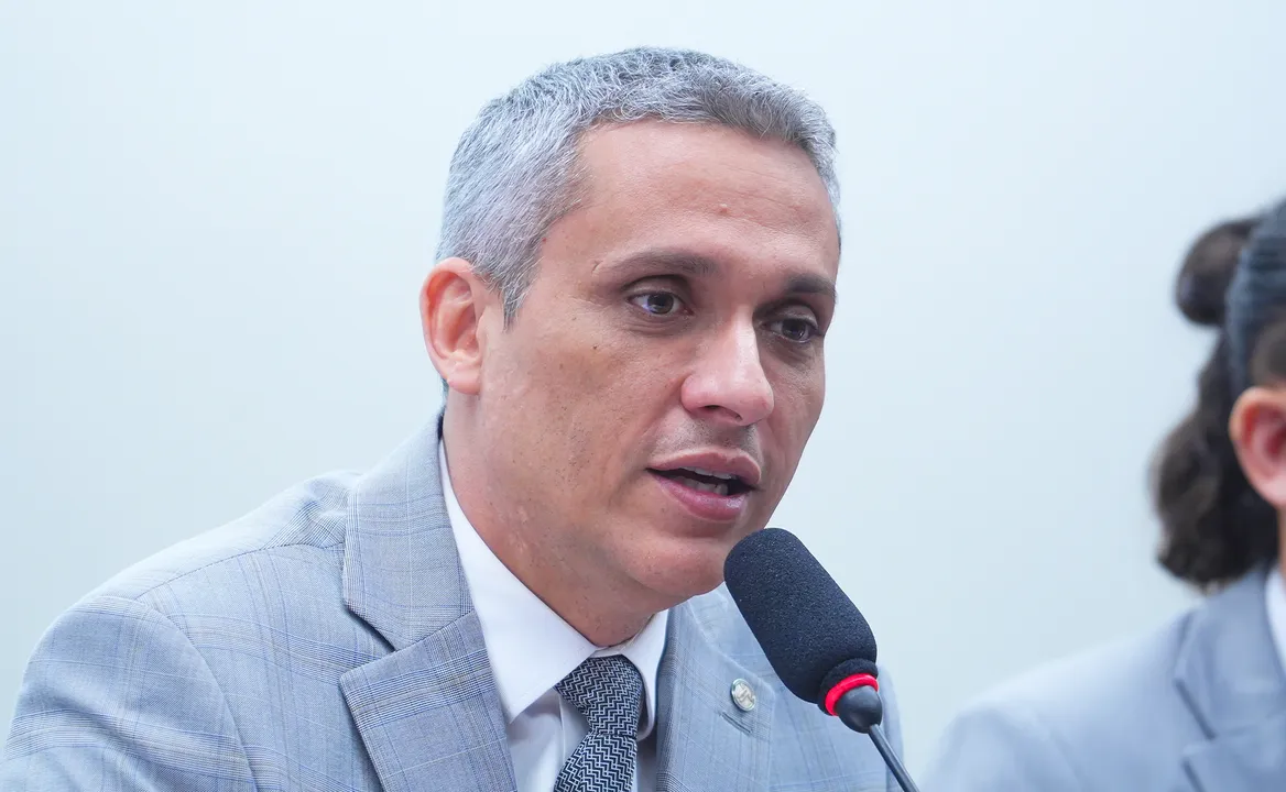 Blindagem? Câmara suspende ação do STF contra deputado bolsonarista