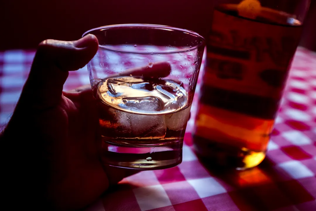 Episódios sobre falsificação de bebidas ganharam repercussão nos últimos meses em razão dos casos de intoxicação por metanol