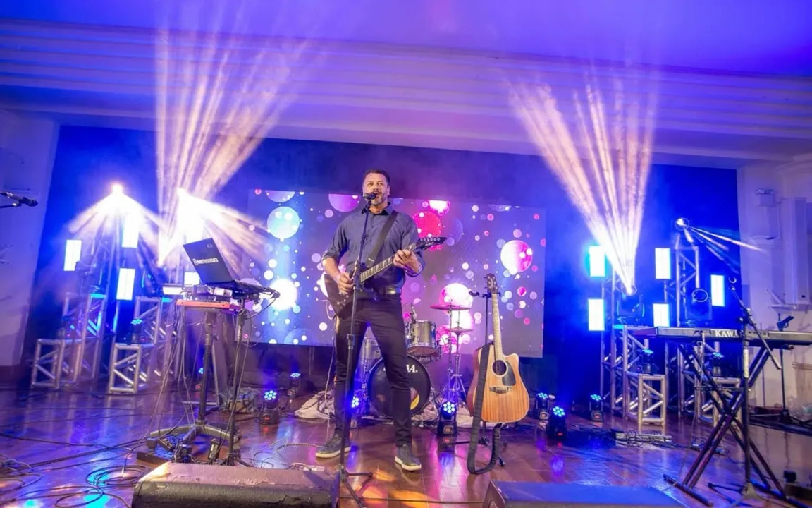 O artista estava com a amada durante o ocorrido