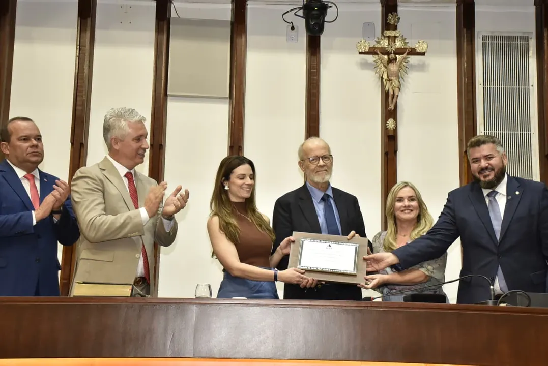 Carballal foi contemplado com a mais alta honraria da Casa, já o ex-ministro Raul Jungmann foi agraciado com o título de Cidadão Baiano