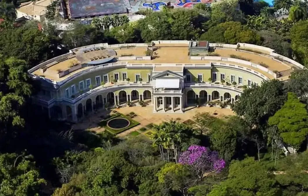 Casa localizada no bairro do Morumbi