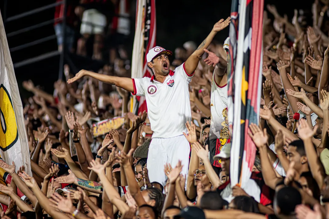 Torcida do Vitória nas arquibancadas do Barradão
