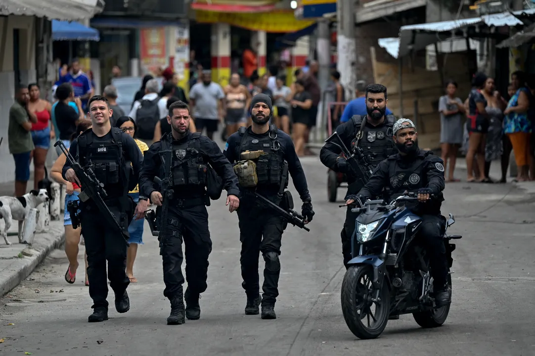 Militares fazem operação nas ruas do Rio de Janeiro