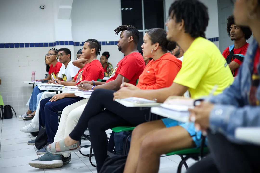 Estudantes em sala de aula