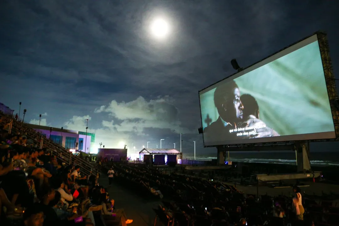 Filme ganhou novas dimensões diante da paisagem litorânea da capital baiana