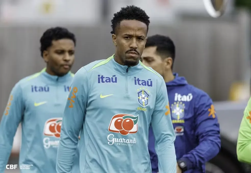 Militão treinando pela Seleção Brasileira