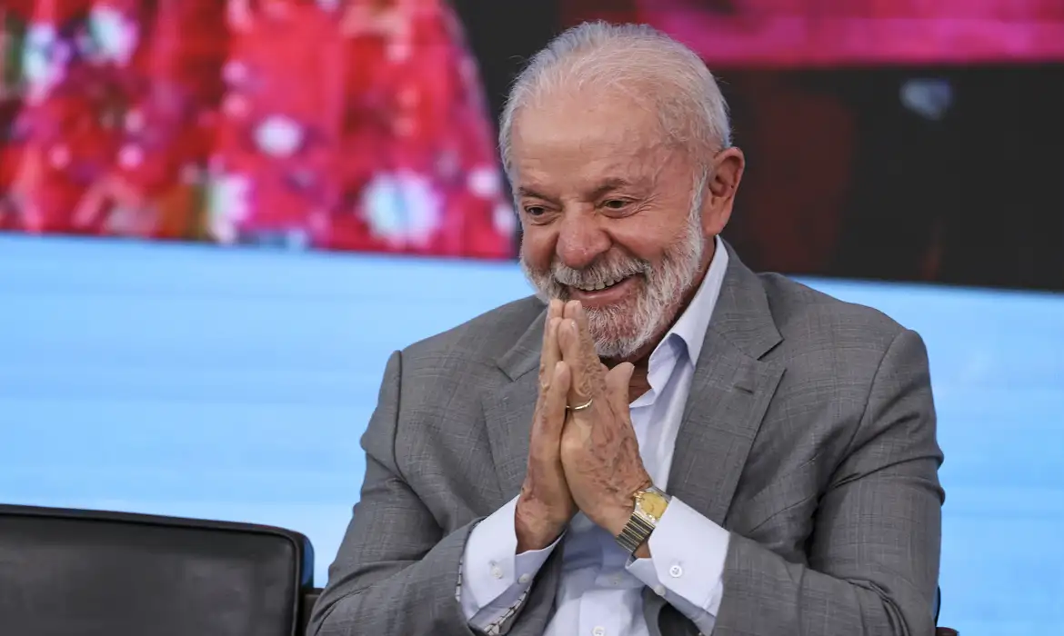 Lula consegue emplacar imposto de renda