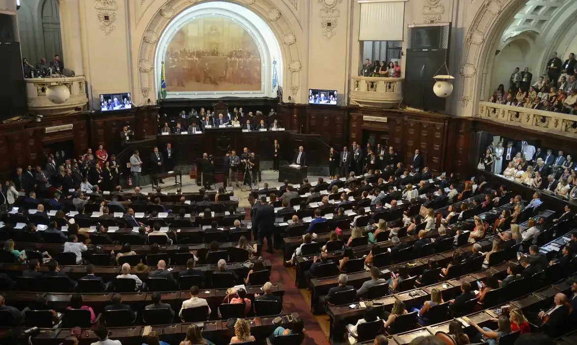 Há vagas para diversas áreas