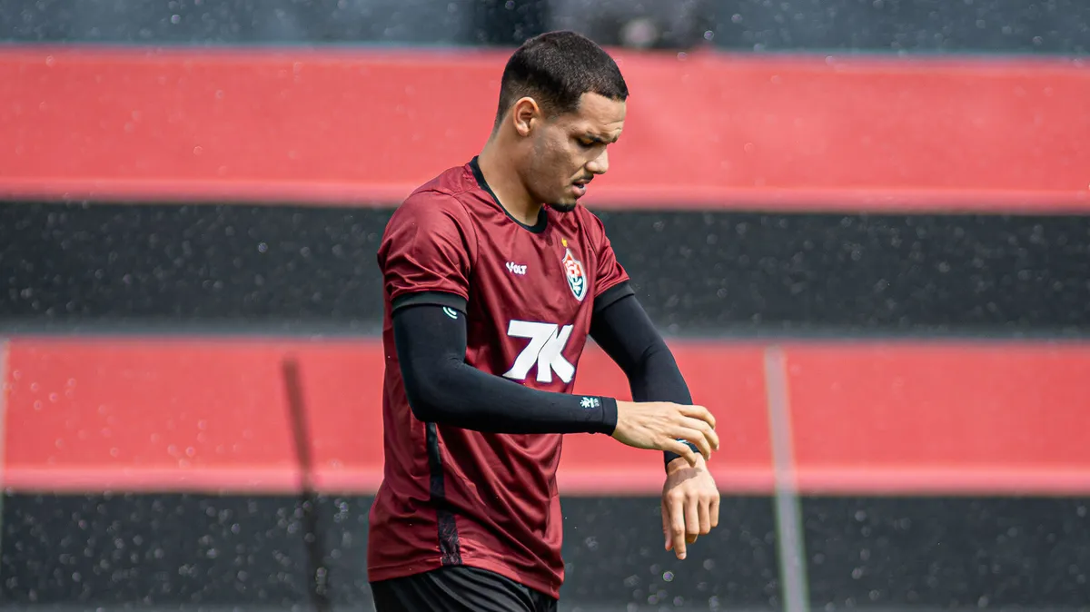 Neris recebeu cartão vermelho direto no empate com o Juventude