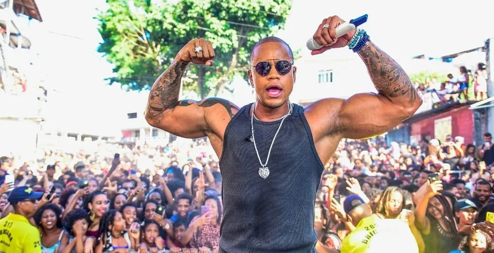 Leo Santana constantemente participa de eventos e faz visitas ao bairro do Subúrbio Ferroviário de Salvador