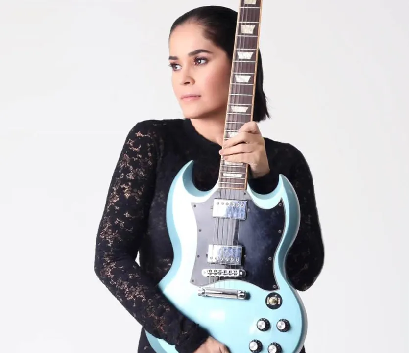 Cantora e compositora,Thati