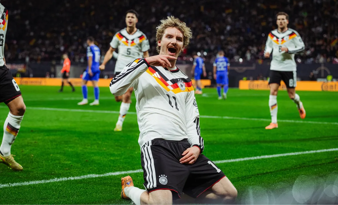 Nick Woltermade comemorando gol pela Alemanha
