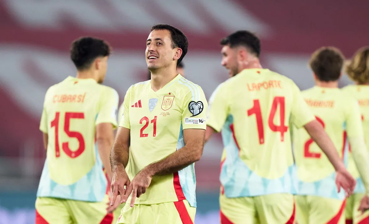 Oyarzabal comemorando gol pela Espanha