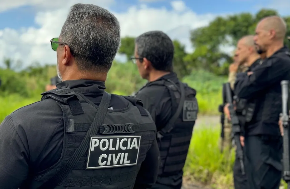 Corpo foi localizado após denúncia de populares