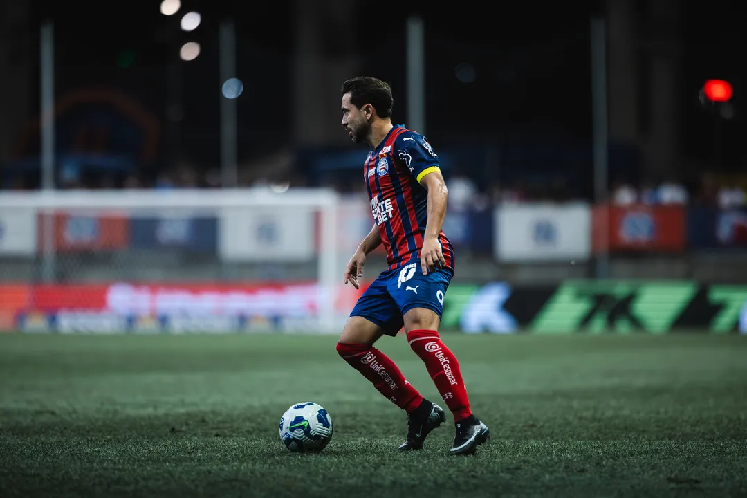 Em recuperação de cirurgia bem-sucedida, Éverton Ribeiro deve desfalcar o Bahia no Ba-Vi