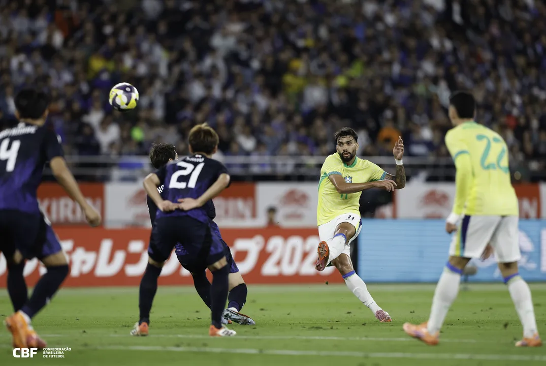 Paquetá começou como titular e deu belo passe para gol