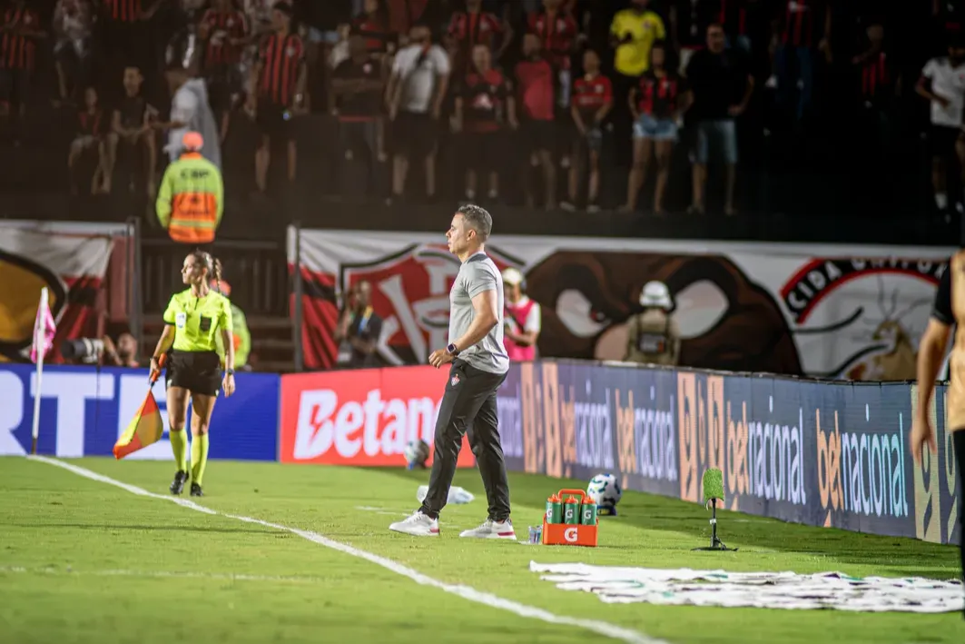 Após rotina intensa, técnico Jair Ventura ganha tempo para implantar seu modelo de jogo no Vitória