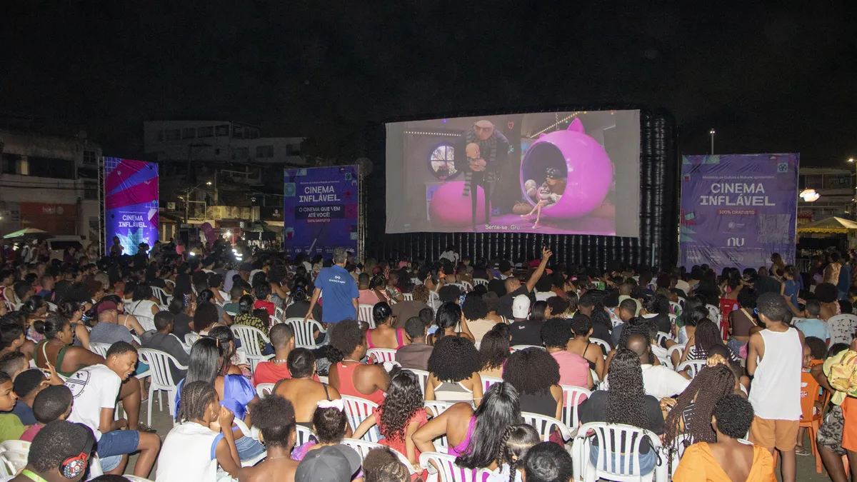 Iniciativa conta com uma tela inflável de 10 X 6 metros