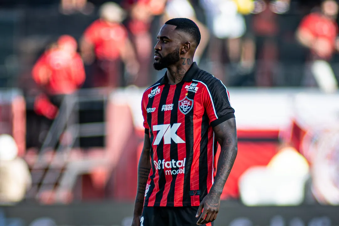 Ramon, lateral-esquerdo do Vitória