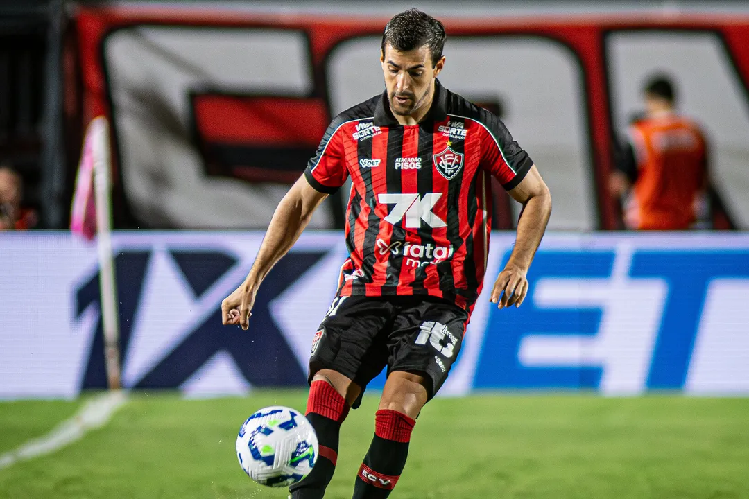 Raúl Cáceres, lateral-direito do Vitória