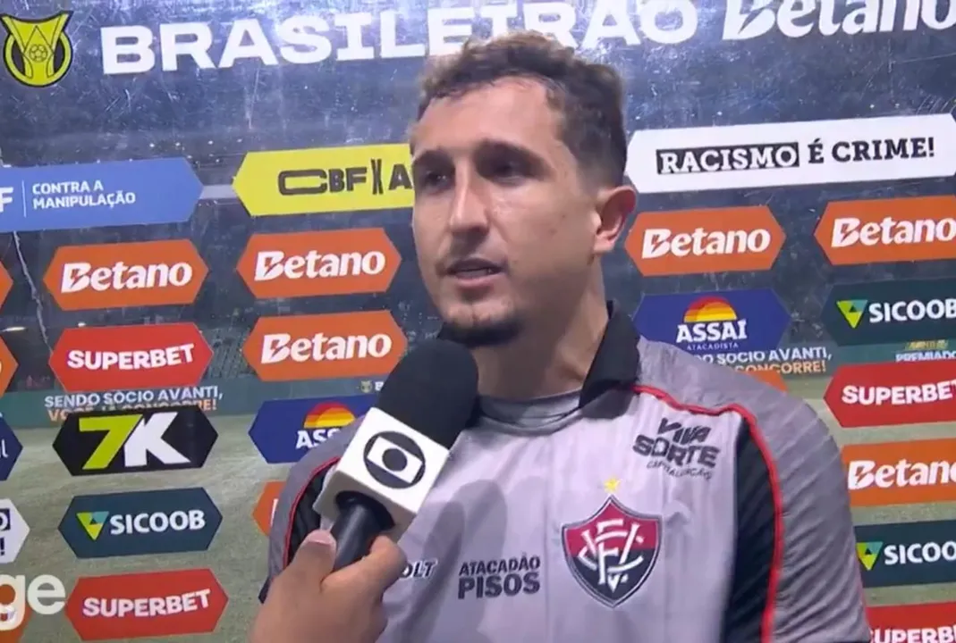 Thiago Couto durante entrevista