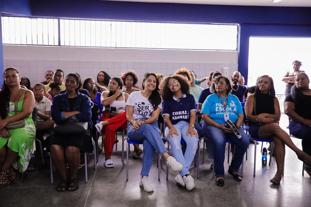 Secretária Rowenna Brito nas escolas de Salvador