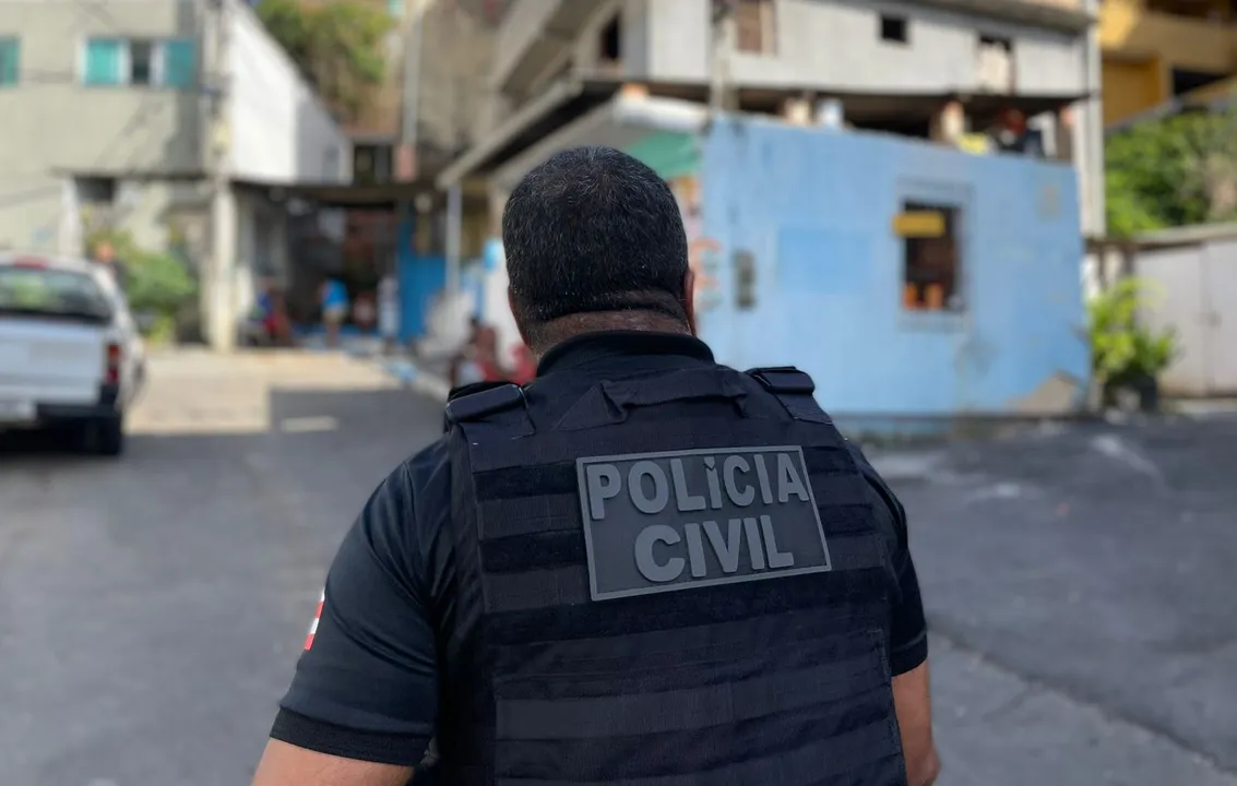 Vítimas eram um sócio e um paciente que mantinha relacionamento com o suspeito.